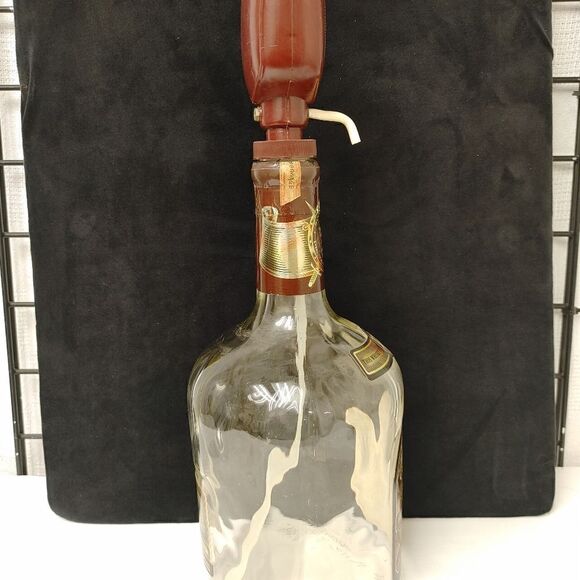 VINTAGE CHIVAS REGAL WHISKY BOTTLE AND PUMP & DISPENSER. RARE FIND. - Picture 8 of 8
